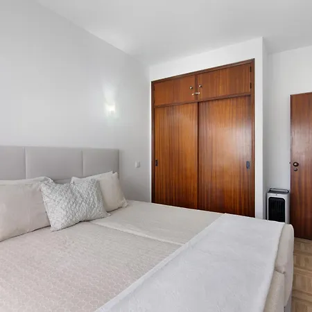 Familial De Apartment